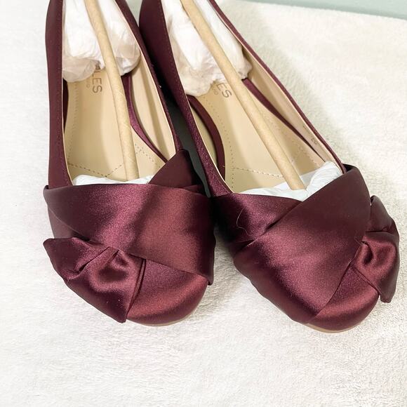 Charles by Charles David Women's Darcy Burgundy Ballet Flat Size 6 - Picture 8 of 8
